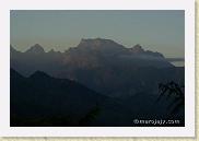 paysages 20 * Le massif de Marojejy à l'aubeMarojejy's mountains at dawn
©Eric Mathieu * 800 x 535 * (21KB)